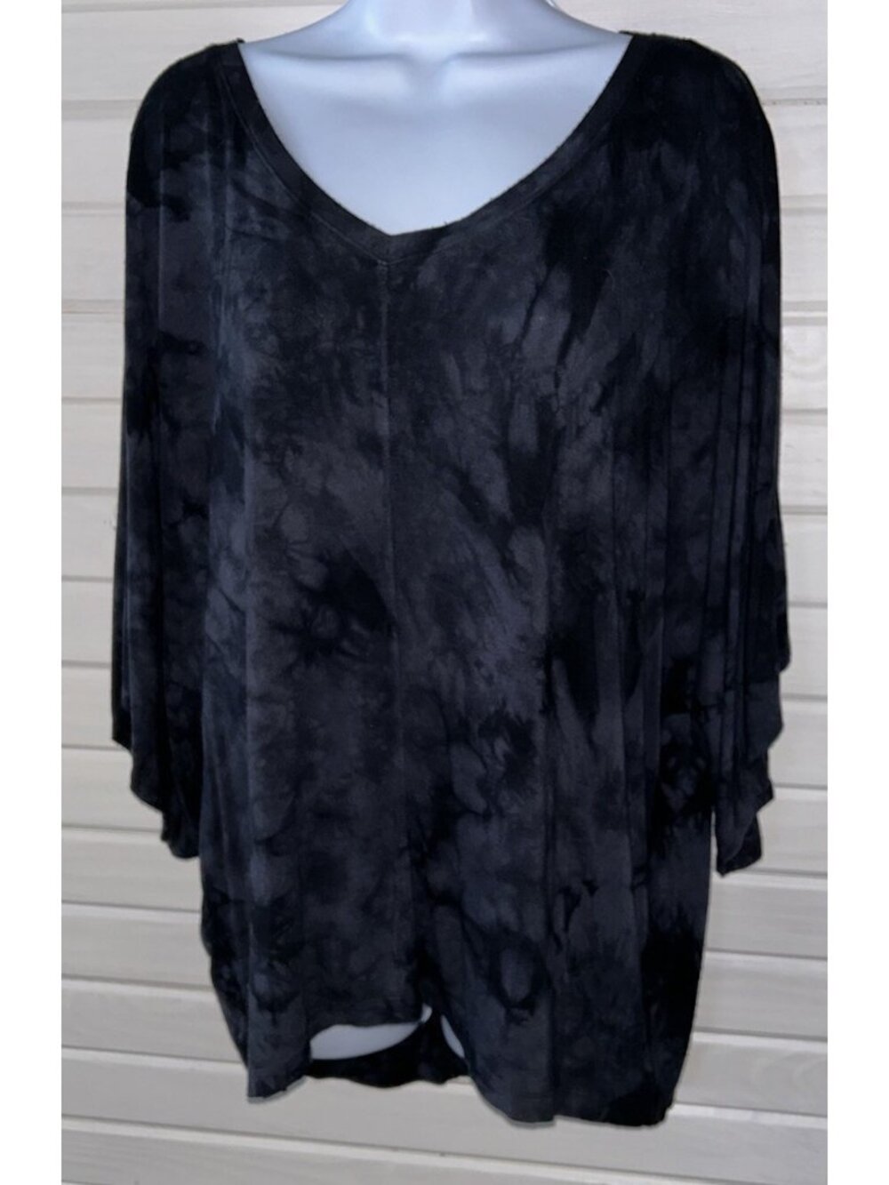 Tahari Sz MEDIUM Black Gray Mineral Wash Kimono Sleeve S/S Tunic EUC